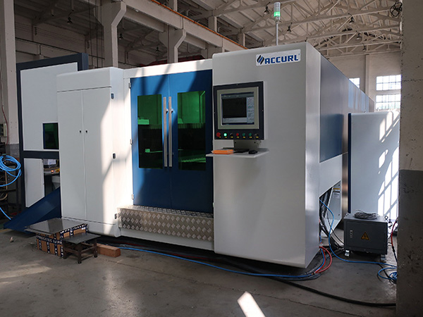 ડબલ્યુલેટ ચેન્જર સાથે 3000W ફાઇબર લેસર કટીંગ મશીન